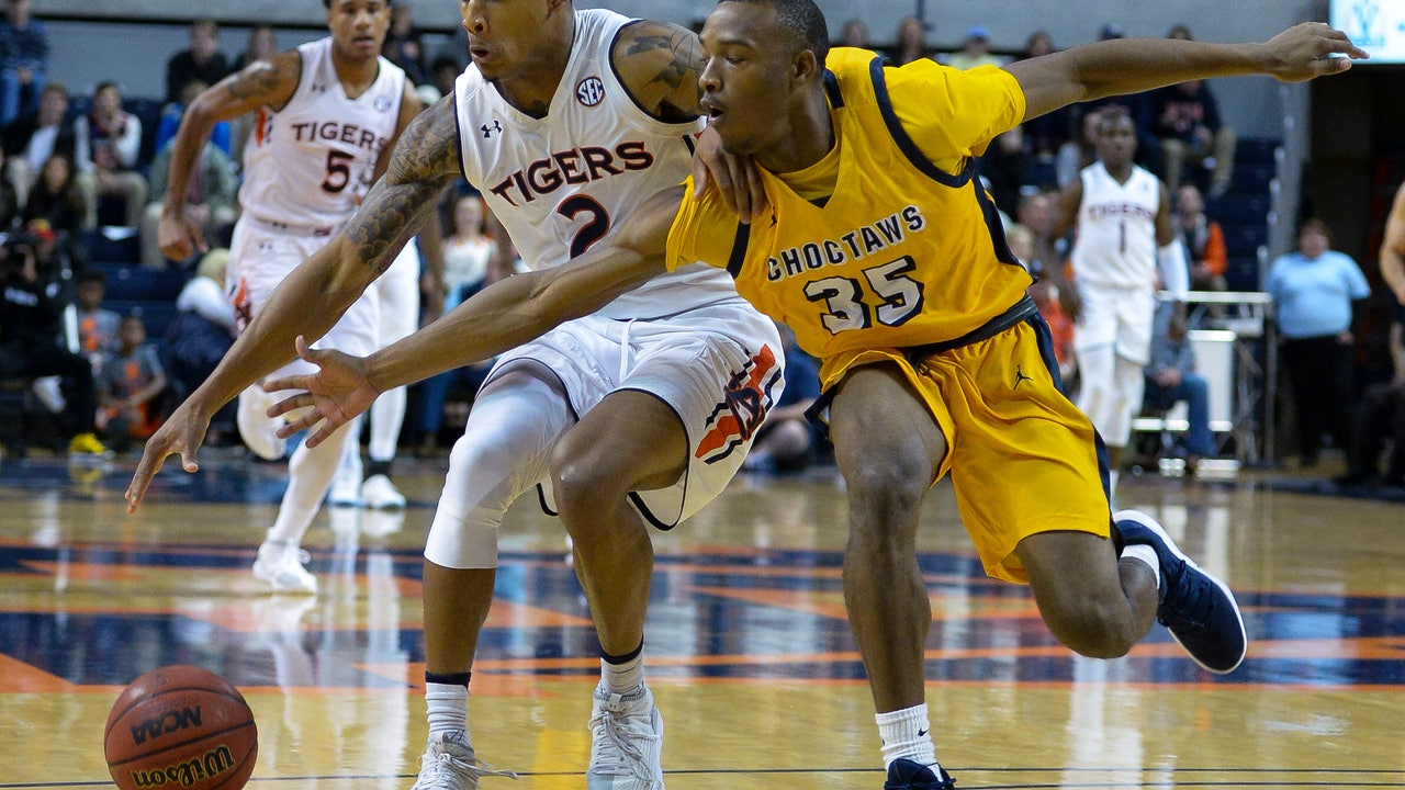 Wiley, No. 9 Auburn rout Mississippi College 103-52